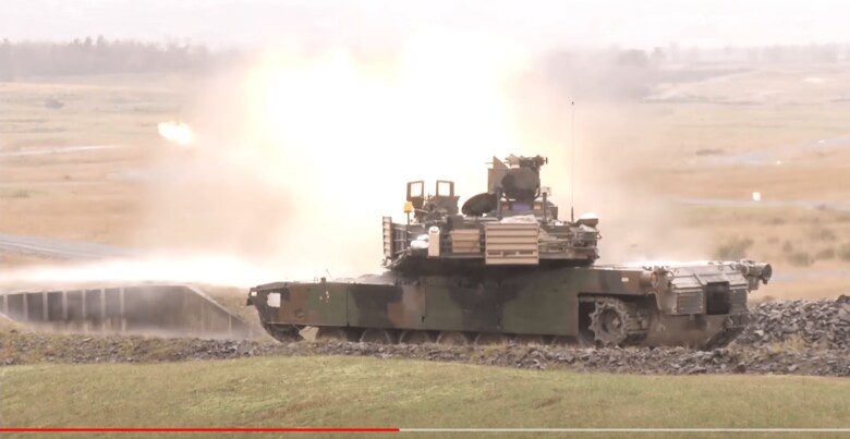 バイデン米大統領は1月4日、ウクライナへの新たな軍事支援として「M2ブラッドレー」歩兵戦闘車の供与を検討していることを明らかにした。Military Archive / YouTube