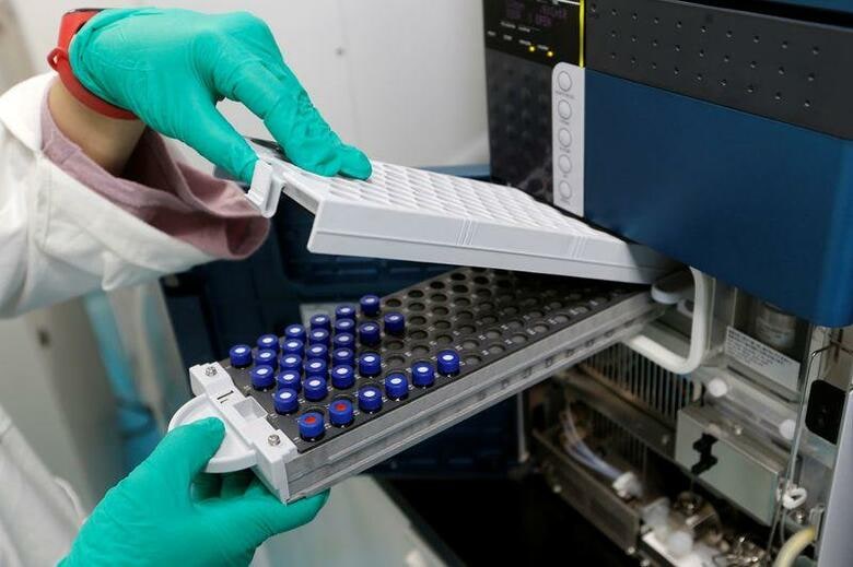 新型コロナウイルス感染症のワクチン開発競争で、中国が先頭集団を走っている。写真は2018年11月、天津のカンシノ・バイオロジクスのラボで撮影(2020年　ロイター)