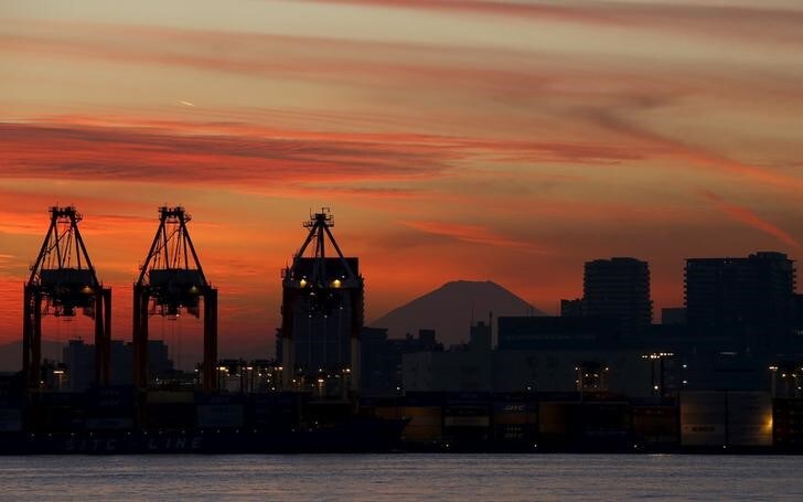 ３月１１日、財務省と内閣府が発表した１―３月期法人企業景気予測調査によると、企業の景況感を示す景況判断指数（ＢＳＩ）は、大企業製造業でマイナス７．９となり、３期ぶりに悪化した。東京の港で２０１５年１２月撮影（２０１６年　ロイター/Toru Hanai）