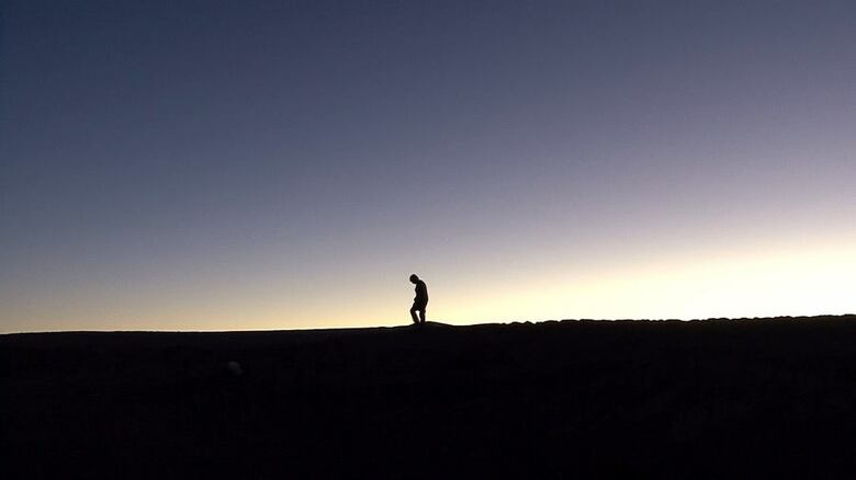 『光のノスタルジア』　世界中から天文学者が集まるチリ・アタカマ砂漠は、独裁政権下で政治犯として捕らわれた人々の遺体が埋まっている場所でもある…。