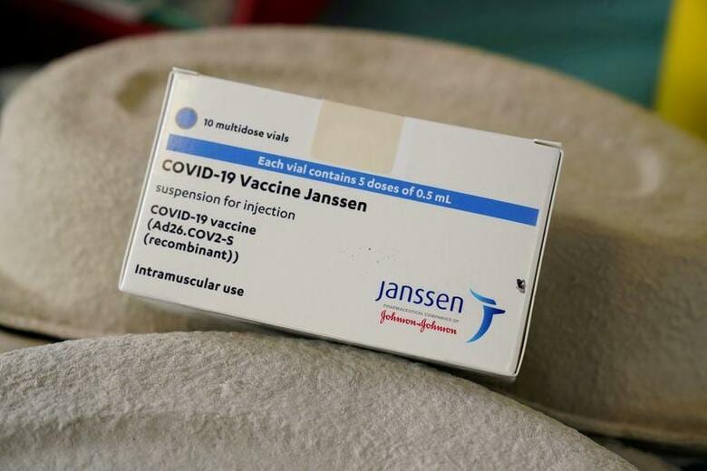 米食品医薬品局（ＦＤＡ）は米ジョンソン・エンド・ジョンソン（Ｊ＆Ｊ）の新型コロナウイルスワクチンについて、まれな自己免疫疾患発症に関する新たな警告を発する可能性がある。写真は４月２１日撮影（２０２１年　ロイター/Vincent West）