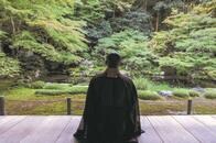 15分で我慢の限界に...じっと座るのが苦手な外国人の「座禅」体験