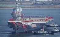 中国初の国産空母が進水、20年に武器装備終えて就役予定