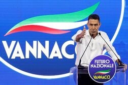 伊極右バンナッチ氏、ＥＵ統合停止を主張　モンティ元首相は警戒