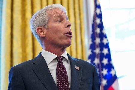 　２月１７日、ライト米エネルギー長官は、温室効果ガスの排出を２０５０年までに実質ゼロにする目標について「邪悪な目標」と呼び、否定的な態度を示した。ホワイトハウスで１４日撮影（２０２５年　ロイター/Nathan Howard）