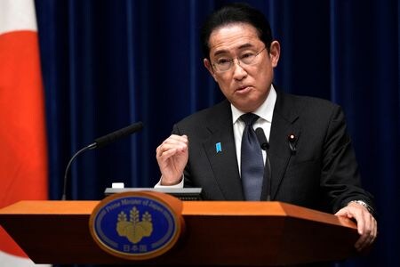 　６月２１日、岸田文雄首相は、通常国会閉幕を受けて記者会見し、原油・ガスなどエネルギー価格は落ち着きつつあるとしつつ、国民目線で価格高騰対策を行うと述べた。写真は首相官邸で１３日、代表撮影（２０２３年　ロイター）