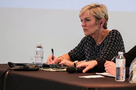 　６月４日、バイデン米政権は大手ハイテク企業に対し、新しく環境にやさしい電源開発に投資し、急増する需要を賄うよう要請している──。グランホルム米エネルギー長官（写真）はロイターのインタビューでこう語った。写真はプエルトリコのオロコビスで昨年３月撮影（２０２４　ロイター／Gabriella N. Baez）
