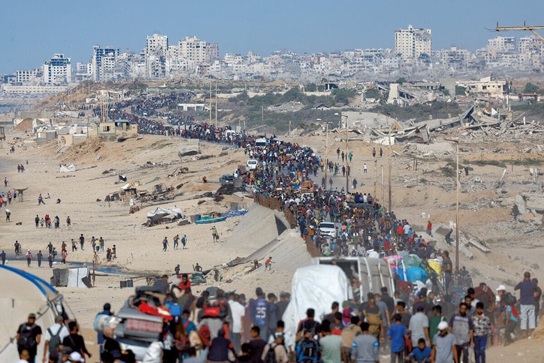 南部に避難していた北部の住人が帰還を開始した（10月10日）　MAHMOUD ISSAｰREUTERS