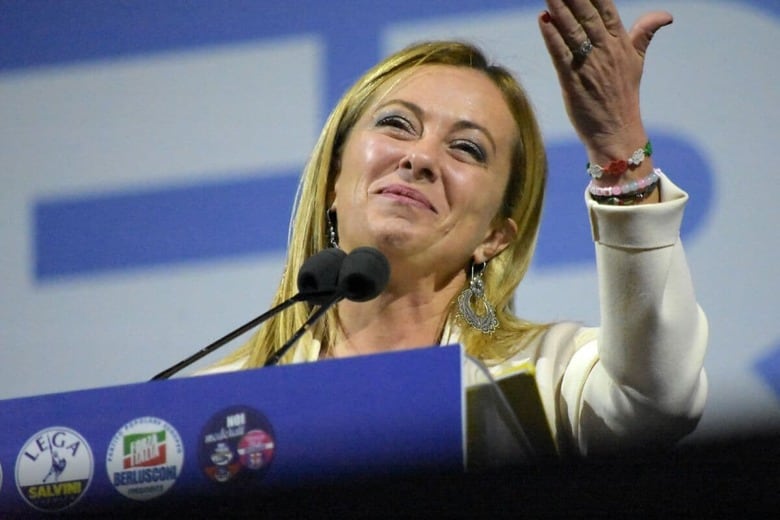イタリア初の女性首相に就任する見通しのジョルジャ・メローニ党首（22日、筆者撮影）