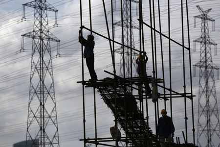 　７月５日、中国が５０００億元（７４６億９０００万ドル）規模の国家インフラ投資基金を設立する方針であることが関係者の話で５日、明らかになった。写真は上海で２０１３年９月撮影（２０２２年　ロイター／Aly Song）