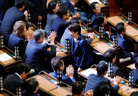 写真は２月１８日、　衆院本会議で首班指名の投票を終えた高市首相。REUTERS/Kim Kyung-Hoon