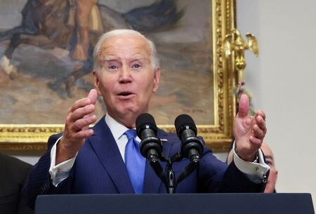 バイデン米大統領は３０日、世界が気候危機に直面していることを否定することは誰にもできないと強調した。ハリケーン「イダリア」はフロリダ州に同日上陸し、強力な高潮などによる被害をもたらした。写真は８月３０日、ワシントンで撮影（２０２３年　ロイター/Leah Millis）