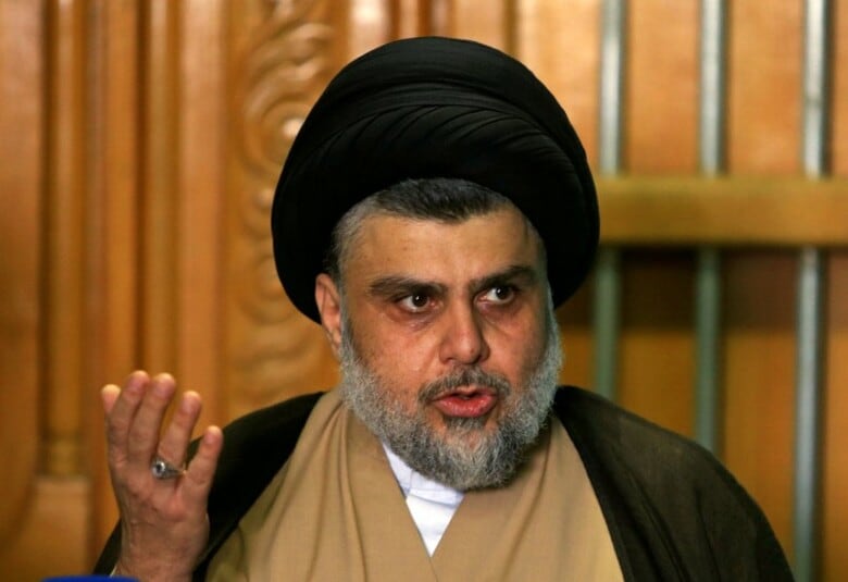 ５月２０日、１２日に実施されたイラク国会選挙の結果が確定し、イスラム教シーア派指導者サドル師（写真）の政党連合が第１勢力になったことを受け、サドル師は１９日、アバディ首相と会談を行った。１７日撮影（２０１８年　ロイター/Alaa al-Marjani）