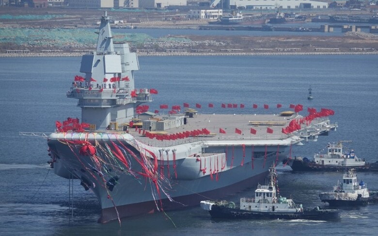 ４月２６日、中国が北東部の遼寧省大連で建造していた同国初となる国産空母が進水した（２０１７年　ロイター）