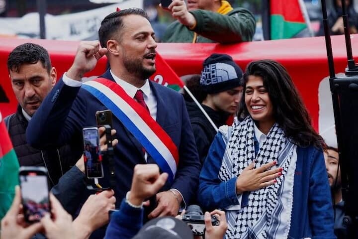 ６月４日、 モロッコとパキスタンの血を引くドイツ人のナディール・アスラムさん（３３）は、６―９日の欧州議会選挙で環境政党、緑の党に投票するつもりだった。写真は５月、パリでパレスチナ支持集会に参加する「不服従のフランス（ＬＦＩ）」のリマ・ハッサン候補（右）（２０２４年　ロイター/Abdul Saboor）