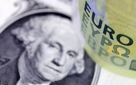 ニューヨーク外為市場で、ドルが急伸した。（２０２５年　ロイター/Dado Ruvic）