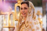 ヨルダン･ラジワ皇太子妃のマタニティ姿「デニム生地ジャンプスーツ」が話題に