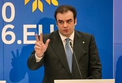 ユーロ圏財務相、利回り上昇を「懸念も不安視せず」＝ユーログループ議長