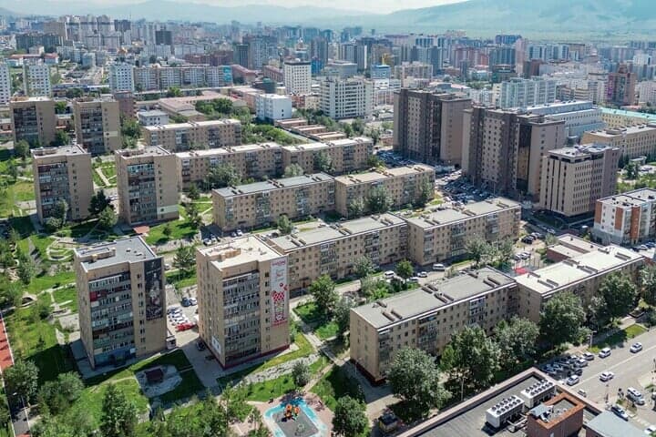 社会主義時代に建設されたウランバートルのアパート