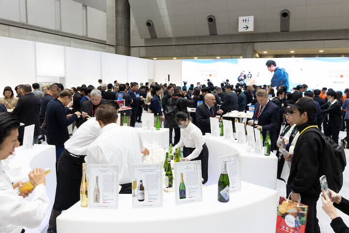 賑わいをみせるレセプション当日の様子