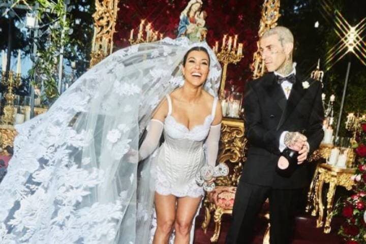 3度目の「I do」を交わしたコートニー・カーダシアンとトラヴィス・バーカー　Photo via Instagram / @kourtneykardash