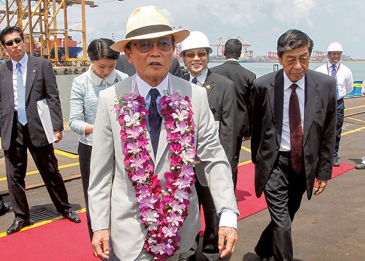 為替介入と増税延期を迫られる麻生太郎財務相の次の一手は？　Dinuka Liyanawatte- REUTERS