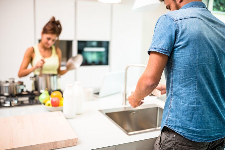日本社会の男女の役割分業の意識は低くなってきているというが　frankreporter/iStock.