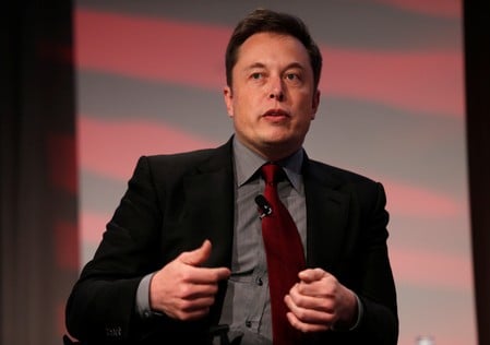 　９月２８日、米電気自動車（ＥＶ）メーカー、テスラのイーロン・マスクＣＥＯ（写真）は、証券詐欺罪で同氏を提訴した米証券取引委員会との和解を土壇場で拒否した。２０１５年撮影（２０１８年　ロイター/Rebecca Cook）