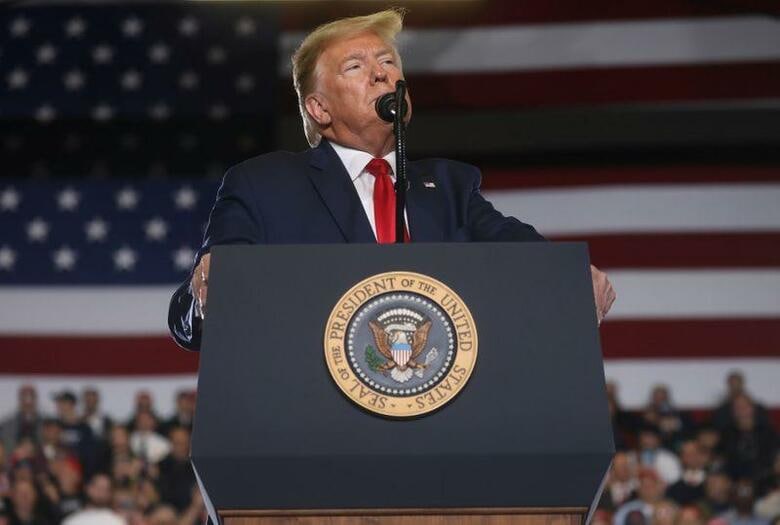 今年の米大統領選で再選を目指すトランプ氏には過去最低の失業率や株高、経済成長持続など米経済の好調が追い風になっていたかもしれない。写真は28日、ニュージャージー州の選挙集会で演説するトランプ氏（2020年　ロイター/Leah Millis）