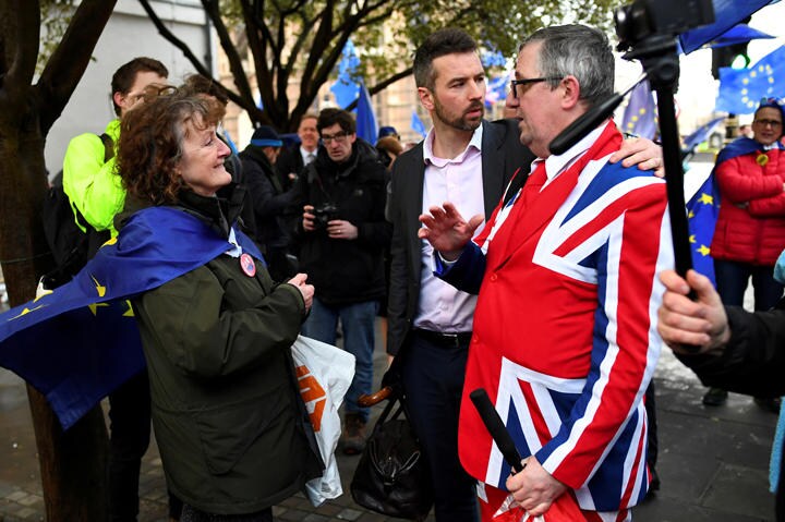 ブレグジットの「大混乱」「危機」ばかりが報じられるがイギリス経済は堅調、日常生活はほぼ穏やかで人々はブレグジットの話題にうんざりしている　Dylan Martinez-REUTERS