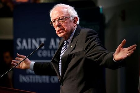 米大統領選に向けた民主党候補指名争いのヤマ場「スーパーチューズデー」でのバイデン前副大統領の躍進を受け、サンダース上院議員（写真）は「多民族・多世代」の支持構築という課題が浮き彫りになったが、巻き返しに残された時間はあまりない。２月７日、ニューハンプシャー州マンチェスターで撮影（２０２０年　ロイター/Mike Segar）