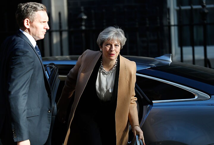 メイ首相はEU離脱に向けて政治基盤の安定化を図りたいようだが　Stefan Wermuth-REUTERS