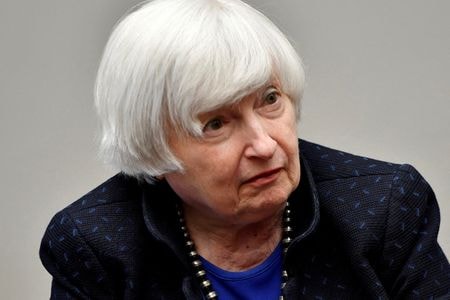 ４月５日、イエレン米財務長官（写真）は事前公表された議会証言原稿で、国際開発金融機関に対し、ウクライナ戦争が原因で食料不安に陥っている国々に金融支援を行うよう求める考えを示した。コロラド州デンバーで３月代表撮影（２０２２年　ロイター）
