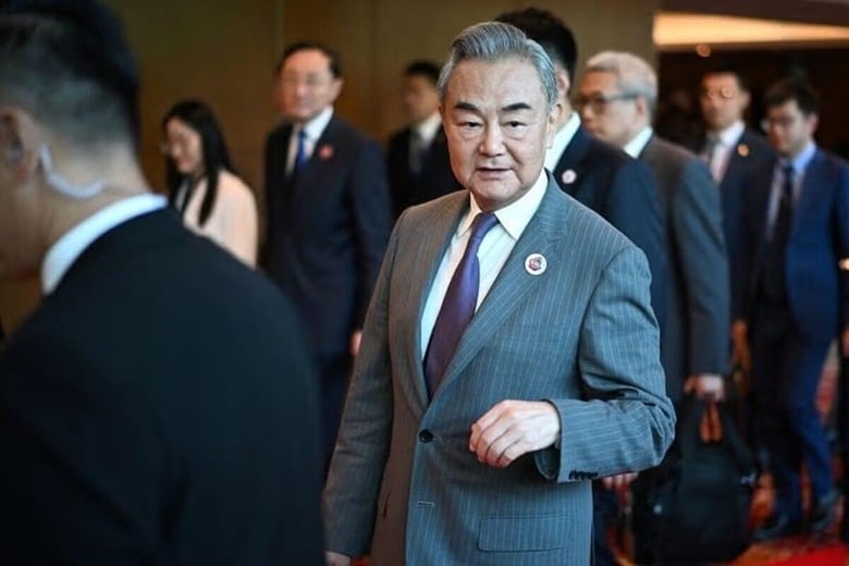 中国の王毅外相は１４日、タイとカンボジアの国境紛争解決に向け、中国が必要な支援を提供すると述べた。マレーシア・クアラルンプールで７月に代表撮影（２０２５年　ロイター）