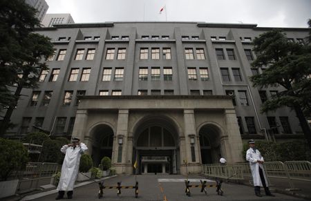 　７月３日、財務省が発表した２０２３年度決算概要見込み額によると、借金返済や政策経費の原資となる「純剰余金」は８５１７億円となった。写真は２０１１年８月、都内の財務省前で撮影（２０２４年　ロイター/Yuriko Nakao）