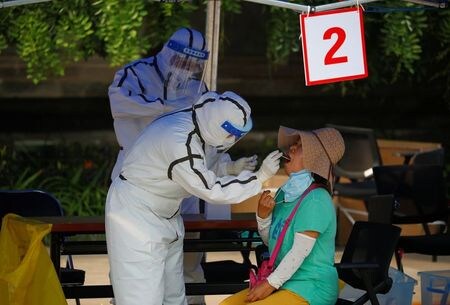 　６月２３日、中国国家衛生健康委員会は、本土で２２日に新たに２２人の新型コロナウイルス感染が確認されたと発表した。写真は６月２０日、北京で撮影（２０２０年　ロイター/Thomas Peter）