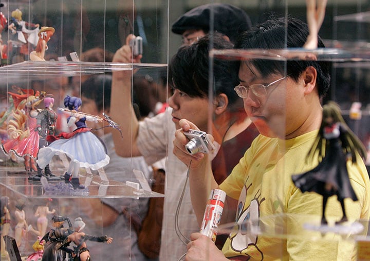 今のサブカルは浮世絵のような存在になっていくかも（東京・中野のフィギュアショップで）　Toru Hanai-REUTERS