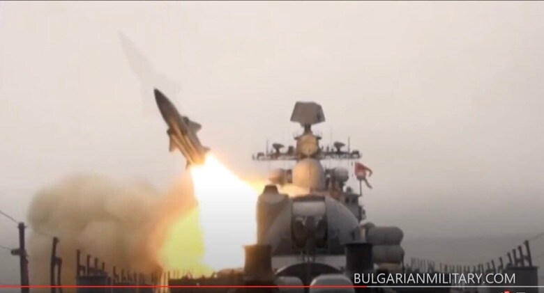ロシアが日本海に向けて発射した中距離超音速巡航ミサイル「P－270モスキート」 　Bulgarian Military - YouTube