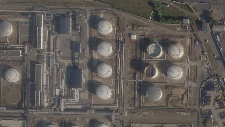 2025年9月、モスクワにある石油精製所を捉えた衛星画像。2026 Planet Labs PBC/Handout via REUTERS