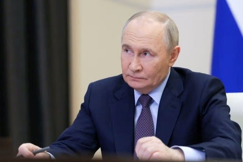 ６月１９日、ロシアのプーチン大統領（写真）はイスラエルや米国によるイラン最高指導者ハメネイ師暗殺の可能性について「議論すらしたくない」と述べた。写真は５日、モスクワで代表撮影。提供写真（２０２５年　ロイター/Sputnik/Gavriil Grigorov）