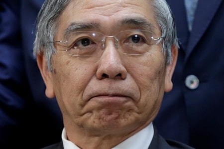　１１月１３日、黒田東彦日銀総裁は、スイスのチューリヒ大学で行った講演で、日銀はインフレの前向きな進展に向け「強力な金融緩和」を継続するとの立場を示した。１０月撮影（２０１７年　ロイター／Yuri Gripas）