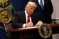 トランプを追い出す4つの選択肢──弾劾や軍事クーデターもあり