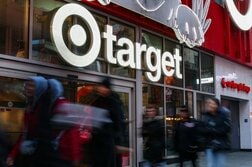 米ターゲット、通期の増収率見通しを4％に上方修正