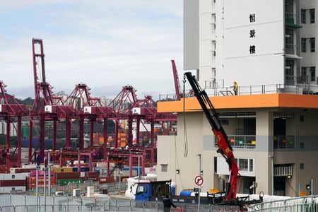 　４月１８日、中国国家統計局が発表した１─３月の不動産投資は、前年同期比０．７％増加した。香港で２月撮影（２０２２年　ロイター／Lam Yik）