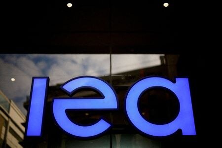 　１１月１２日、国際エネルギー機関（ＩＥＡ）は、世界の石油・ガス需要は２０５０年まで伸びる可能性があると表明した。写真はＩＥＡのロゴ。パリで２０２３年１２月撮影（２０２５年　ロイター/Sarah Meyssonnier）