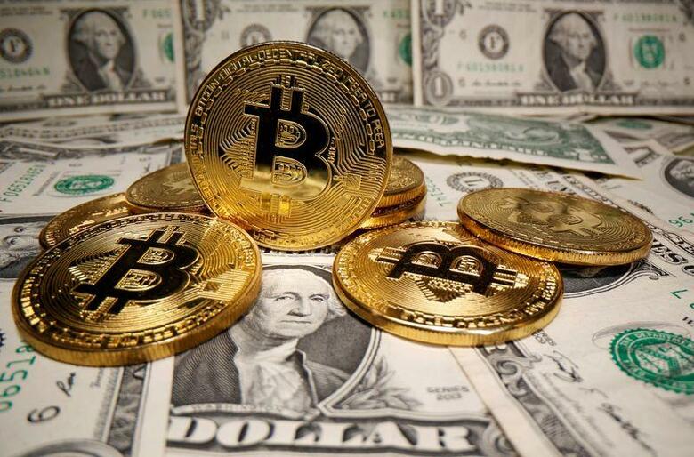 暗号資産（仮想通貨）ビットコインが7日の取引で初めて4万ドル台に乗せた。昨年5月撮影（2021年　ロイター/DADO RUVIC）