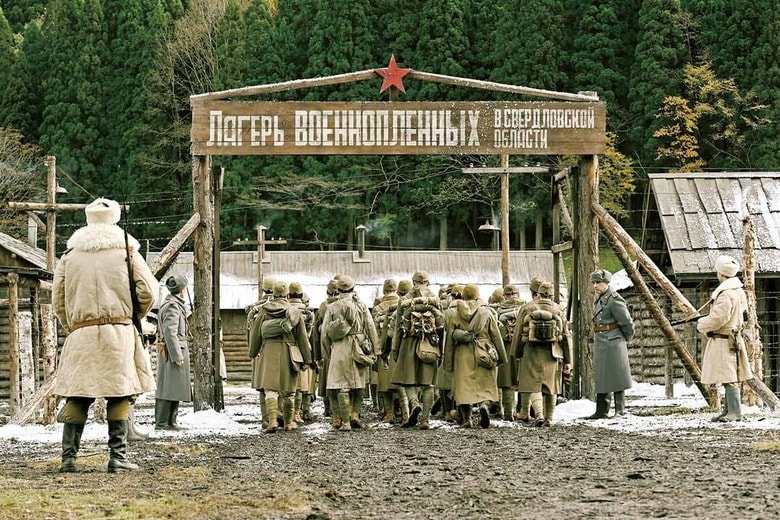 過酷な生活の中での山本と仲間たちとの友情が心に響く　©2022映画「ラーゲリより愛を込めて」製作委員会 ©1989 清水香子