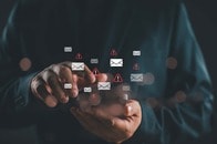 東南アジアの紛争地帯に林立する「ネット詐欺工場」──10万人以上を搾取する中国人マフィア