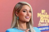 手繋ぎ散歩にキスシーンも...パリス・ヒルトン、被災地マウイ島でのバカンス写真に「利己的」と批判殺到