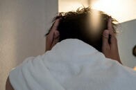 「アジア人は禿げない」神話に異変　東アジアで薄毛化加速、中国では20年早まる